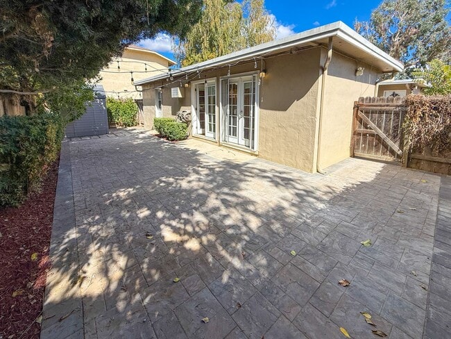 Photo - Beautifully updated 2 Bedroom Near Downtow...