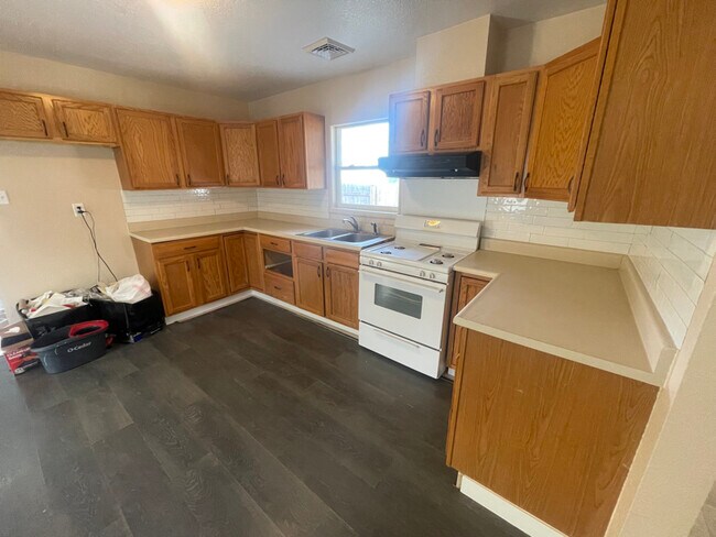 Photo - 319 W 14th St