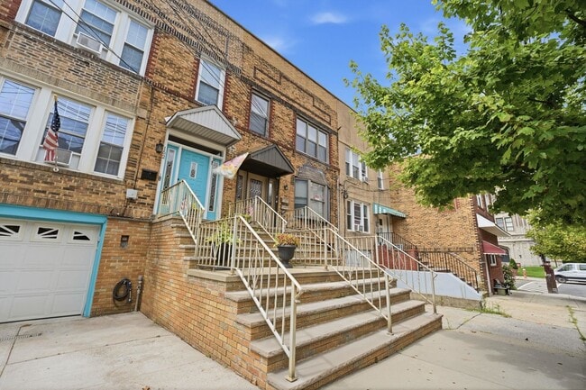 Photo - 154 W 29th St