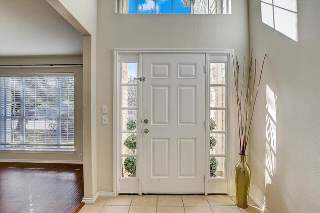 Photo - 537 Golden Creek Dr