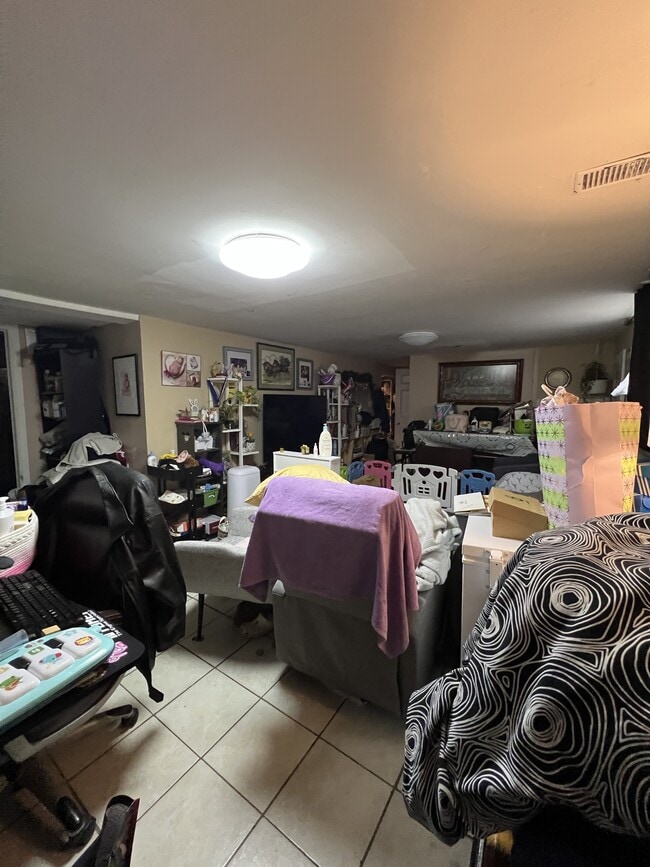 Building Photo - 89 Cleta Dr