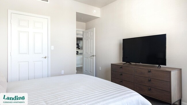 Photo - 4590 Winkler Ave Unidad 6-305.1407657