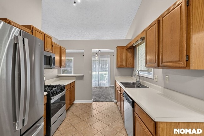 Photo - 933 River Rock Dr