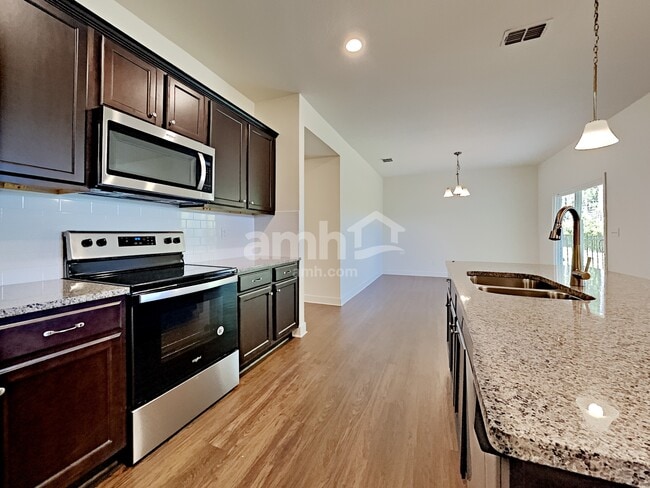 Photo - 481 Sandstone Dr