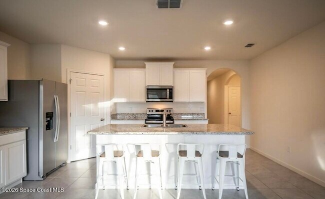 Photo - 487 Old Country