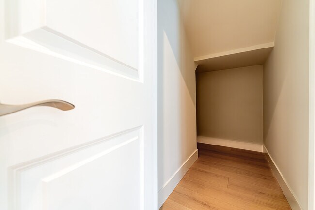 4637 W 18th St Unit 4637