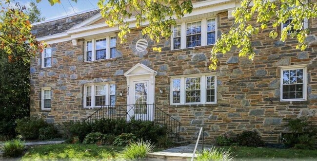 Photo - 306 Commonwealth Ave Unit Furnished studio walk to Train and King St