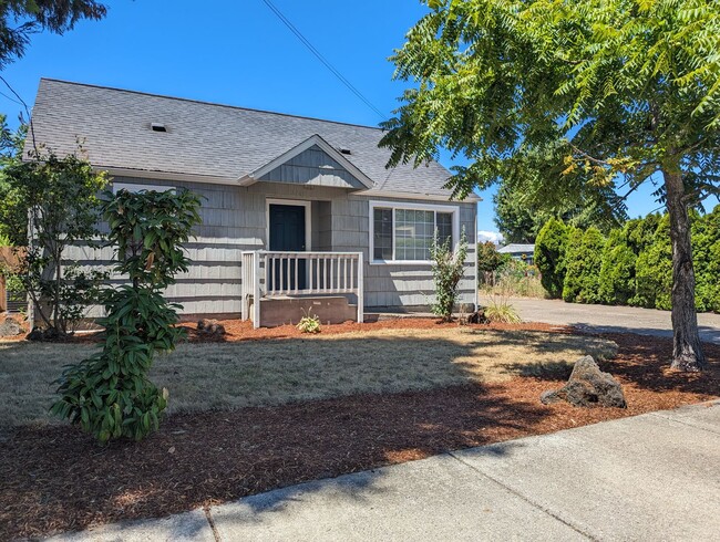 Great 3bed/1bath with huge yard! - Great 3bed/1bath with huge yard! Casa