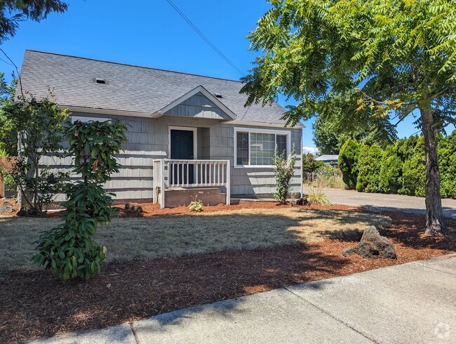 Building Photo - Great 3bed/1bath with huge yard! Rental