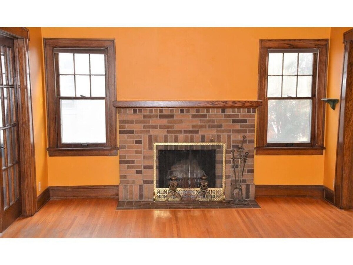 Photo - Cute 3 bedroom - Non-Duplex House In Como for June 2026!