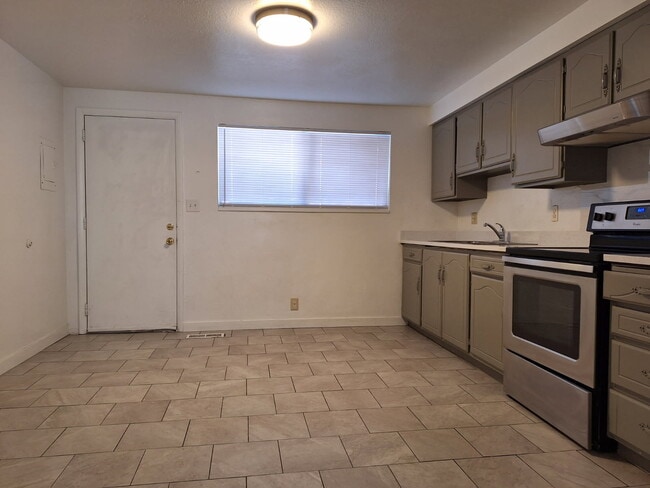 Photo - 1110 S Graff Cir Apartments