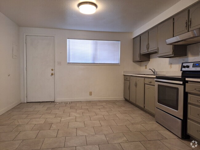 Building Photo - 1110 S Graff Cir Rental