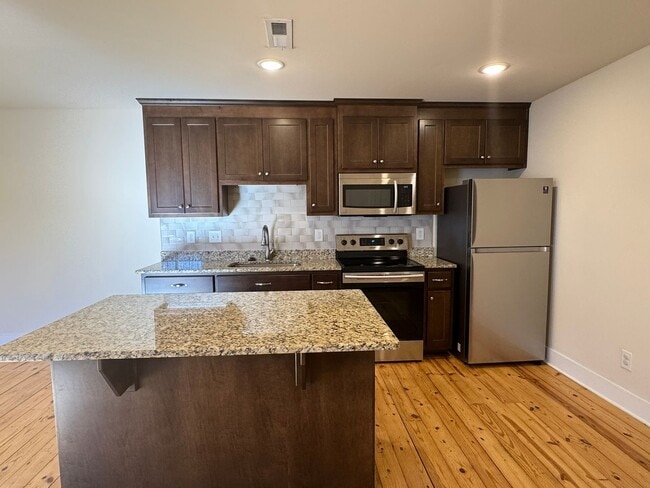 Photo - 106 N Main St