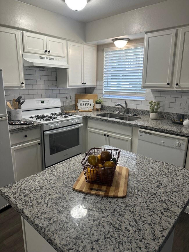 Photo - Mariner Under The Oaks