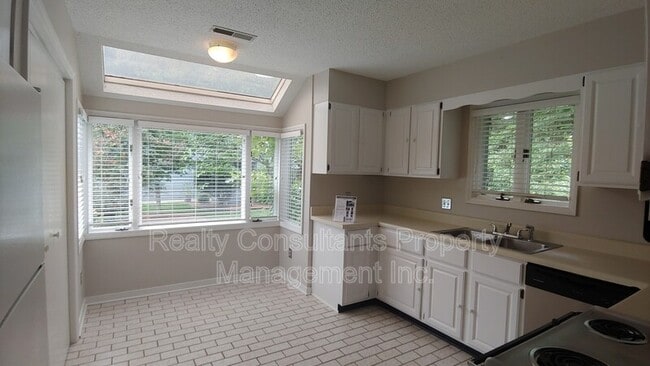 Photo - 306-F N Lindell Rd