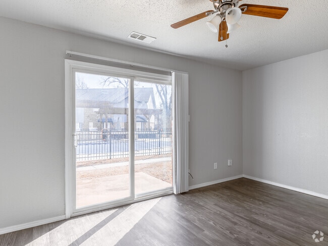 1BD, 1BA - 630SF - Townhouse - Living Room