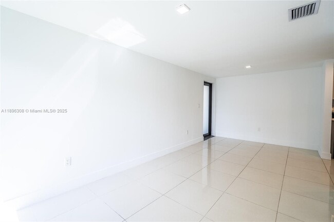 Photo - 1971 Bay Dr Unidad 102