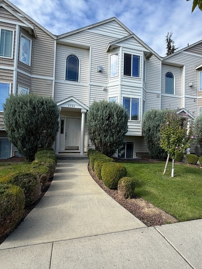 Building Photo - 2 Bedroom 2.5 bath townhouse w/ bonus room & Garage in Pasco