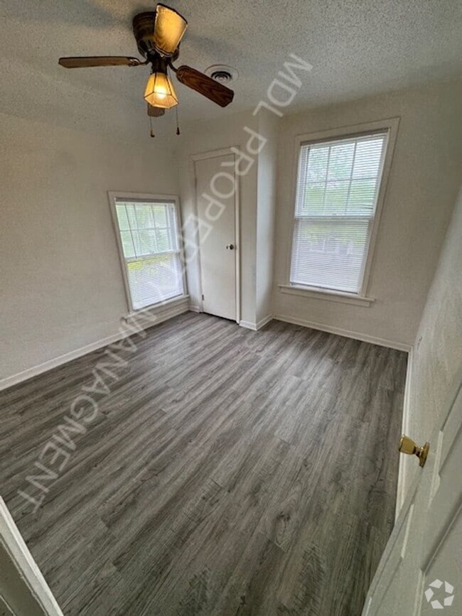 Building Photo - 511 S Monroe St Unit #2 Rental