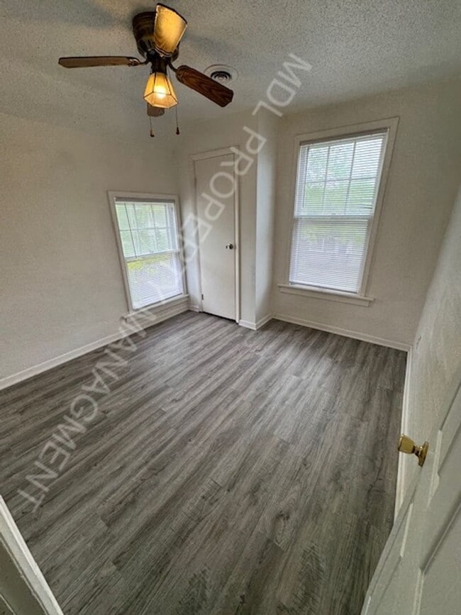 Building Photo - 511 S Monroe St Unit #2 Rental