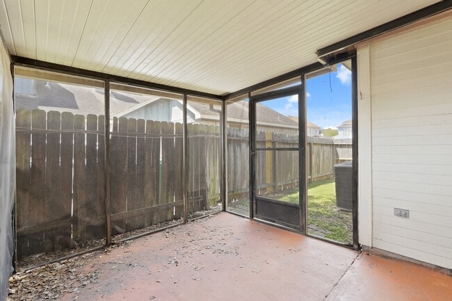 Building Photo - 6319 Southwood Ct N