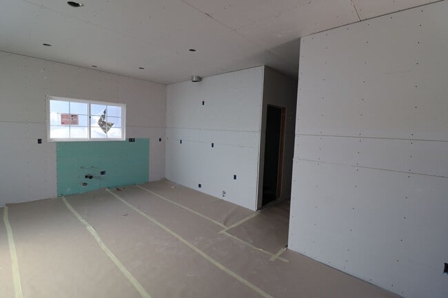 Photo - 684 N Cambridge St