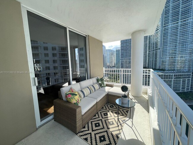 Photo - 701 Brickell Key Blvd Unidad 2304 Rental