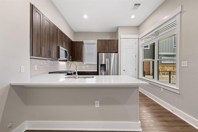 Photo - 1700 Cedar Bend Dr