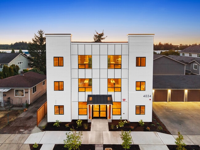 Building Photo - 4034 S Puget Sound Ave Rental