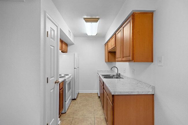 Photo - 2828 61st St