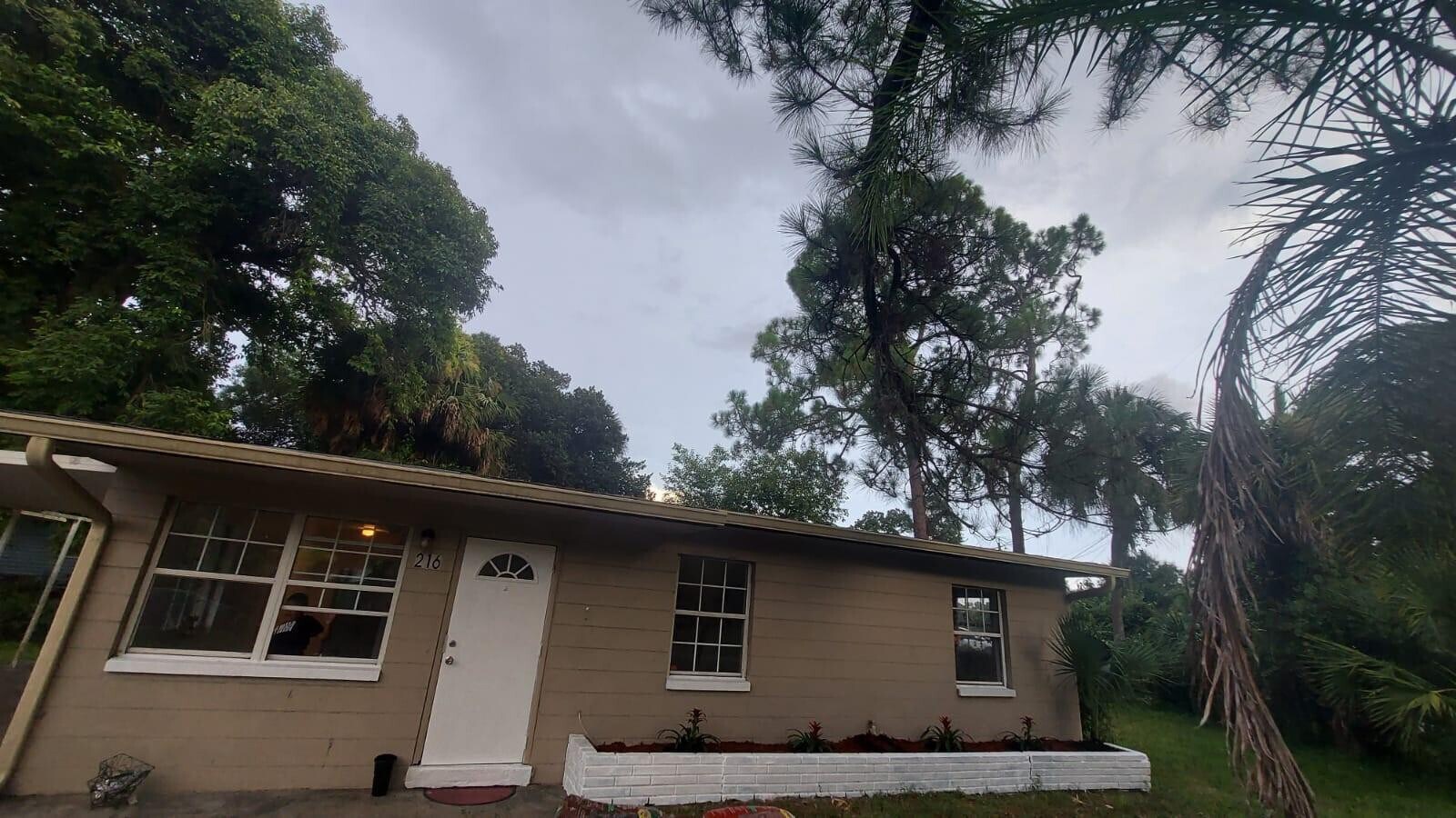 Photo - 216 Maria St