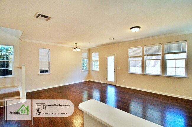 Photo - 2109 Vienna Way