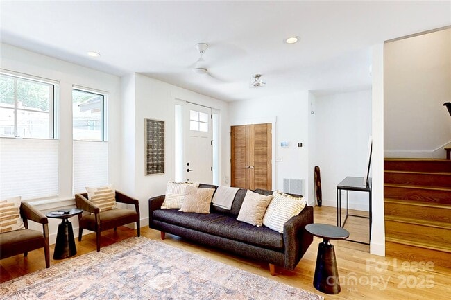 Photo - 205 Broadway St