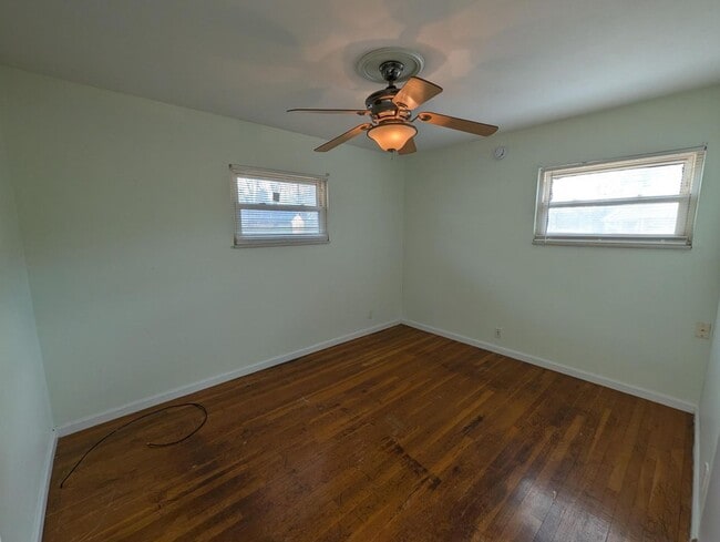 Photo - Glen Garry Goregeous - Section 8 Friendly!