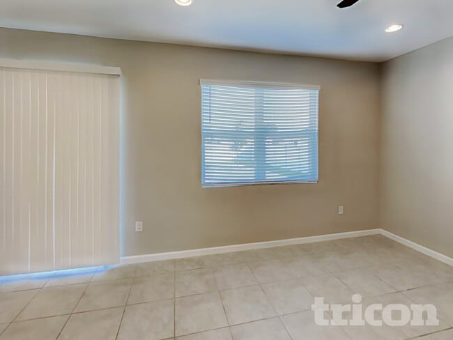 2038 Sloans Outlook Dr