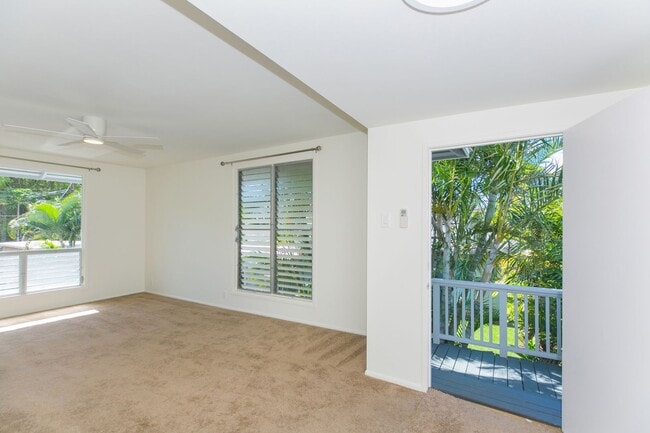 Photo - Kahala Avenue - renovated / upstairs 1 bedroom, 1 bath on Kahala Avenue less than 250 feet from b...