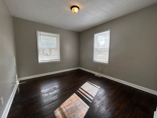 Photo - 3 bedroom 1 bathroom house with a bonus room!