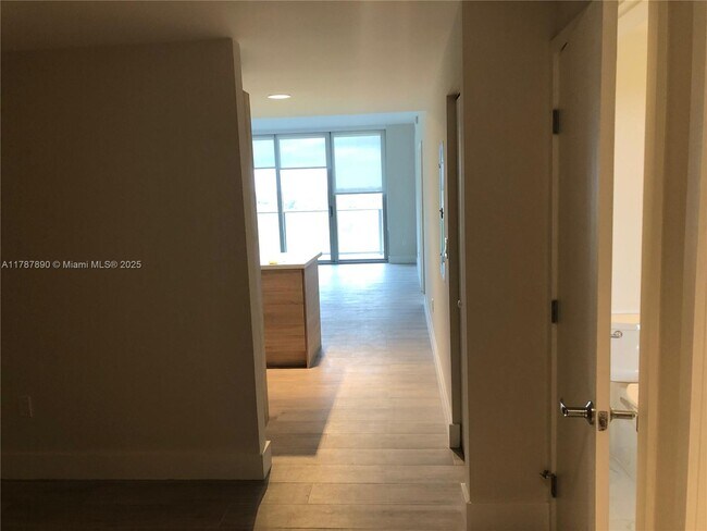 Photo - 16385 Biscayne Blvd Unit # 717