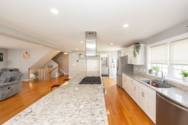 Photo - 18 Craftsman Ct