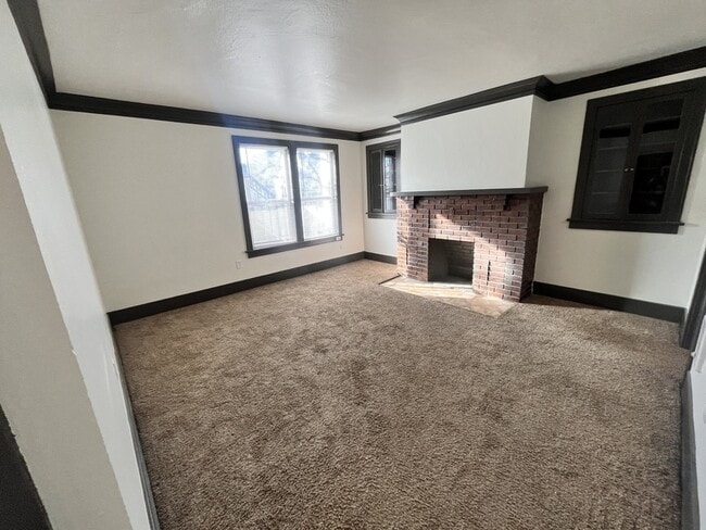 Building Photo - 16 N Broadway St Unit 24