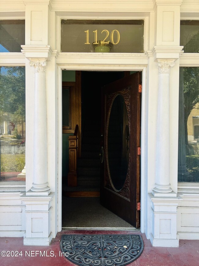 1120 Acosta St Unit 4