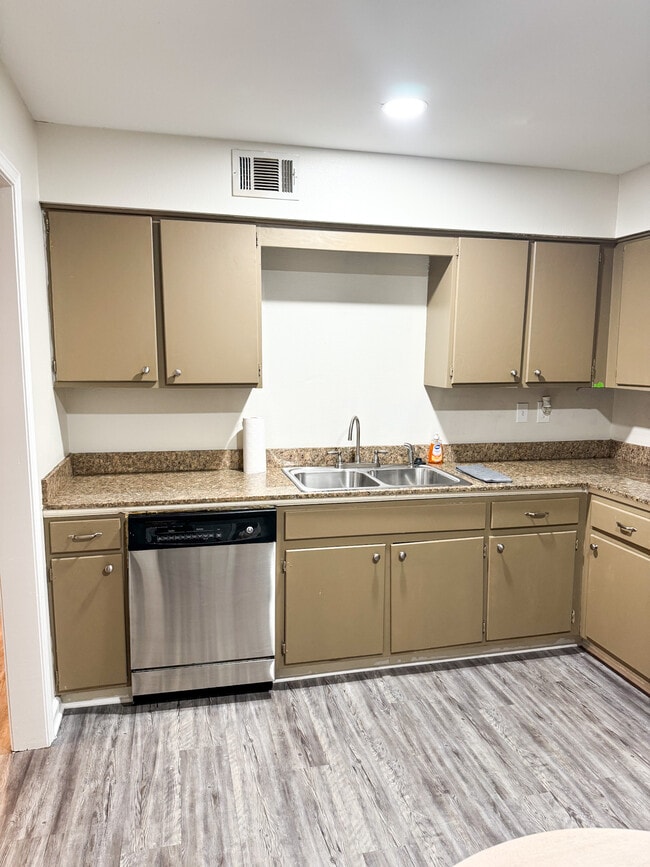 Photo - 206 Park Lane