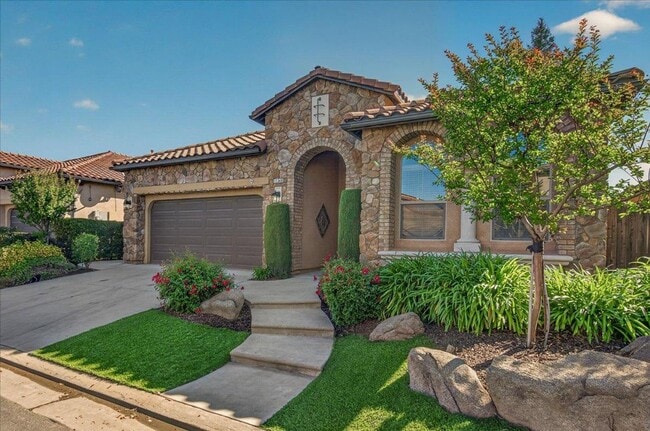 Photo - Tuscan Bluffs at Copper River - Granville Home, 4BR/3BA, On Golf Course - Lots of Amenities