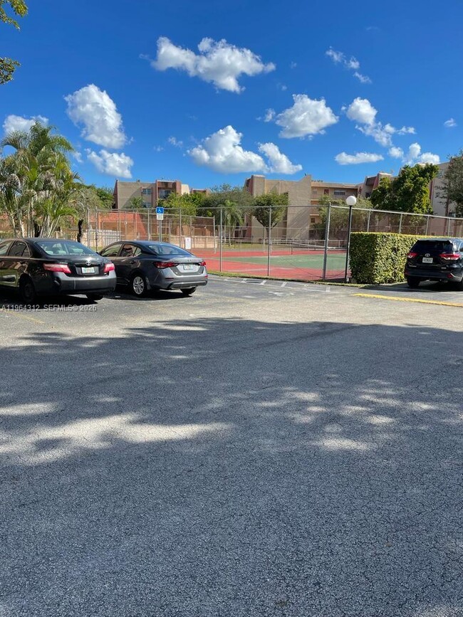 Photo - 13701 Kendale Lakes Cir Unit B-211