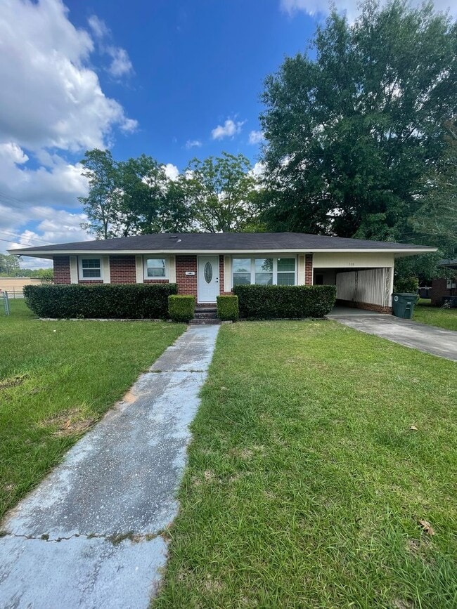 Building Photo - Available June!