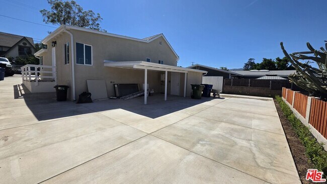 10323 Samoa Ave