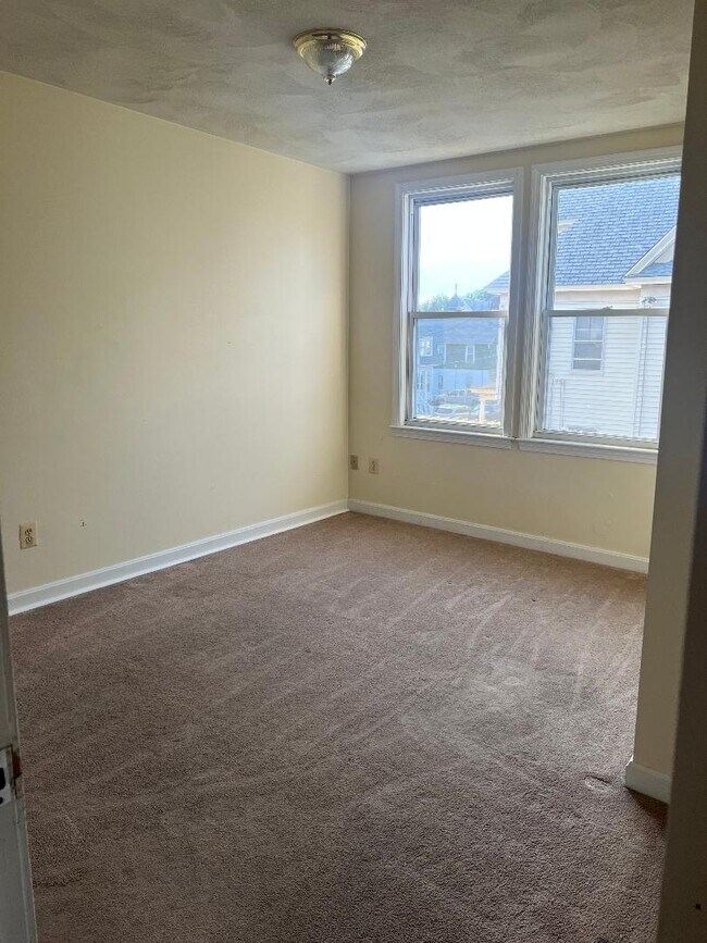 571 Westford St Apartments Lowell, MA