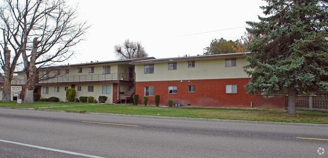 Photo - Royal Manor Apartments