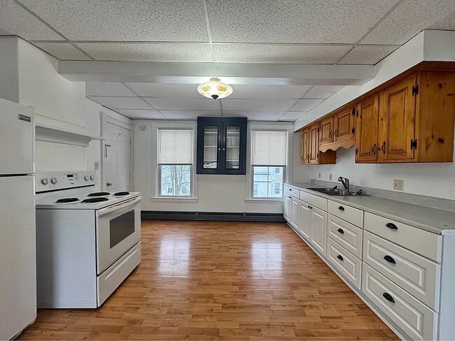 Building Photo - 73 High St Unit 2