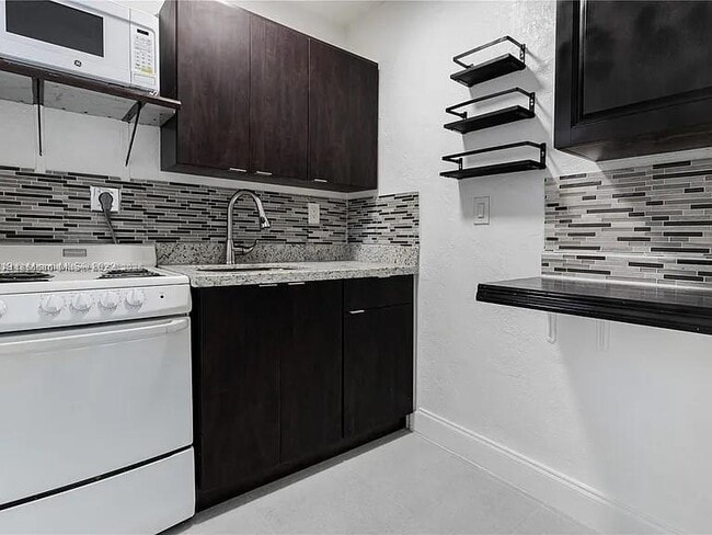 Building Photo - 9533 NW 3rd Ave Unit REAR Rental